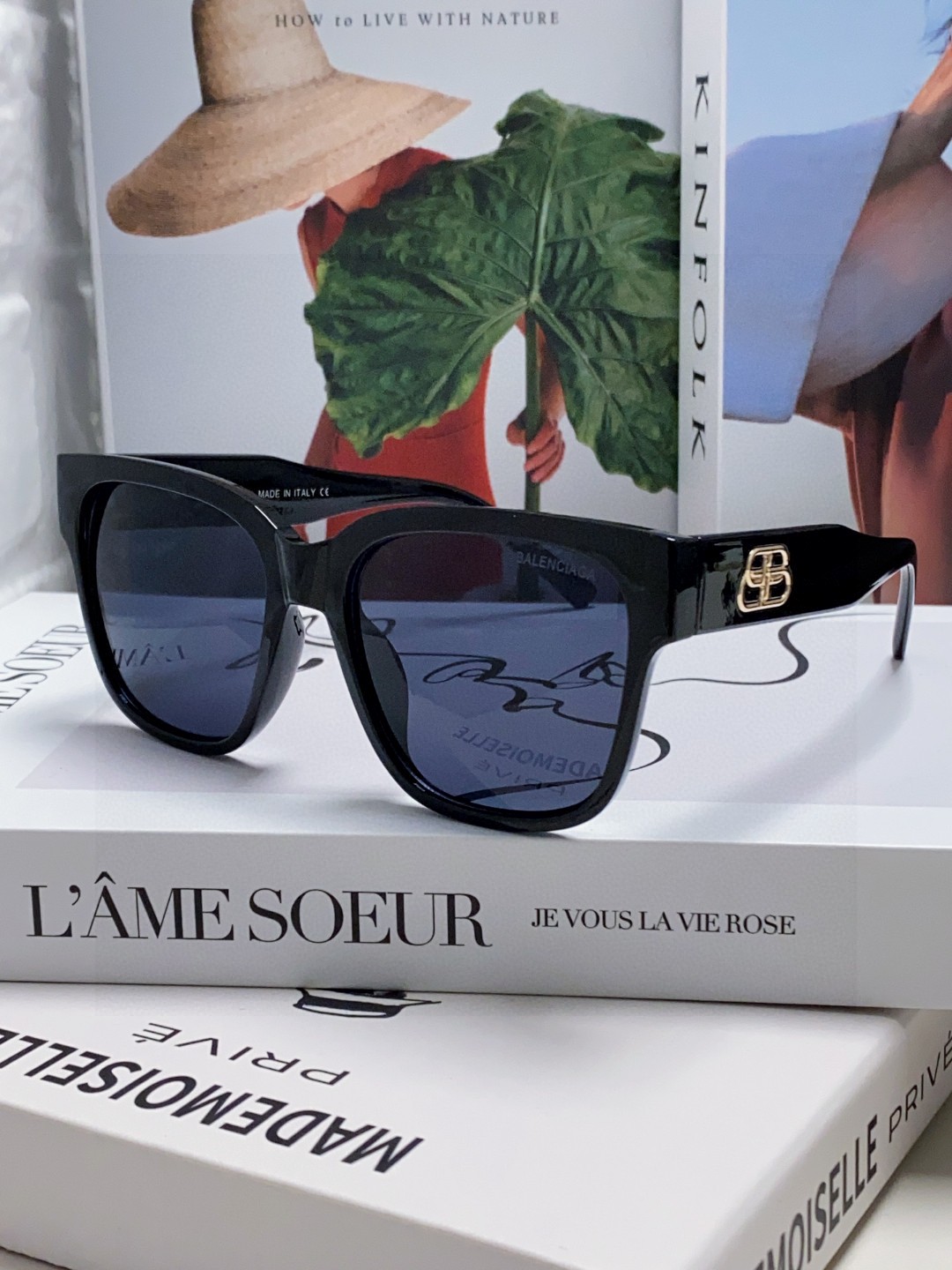  🔺BALENCIA巴黎世家🔻（⚠⚠正品是单边镜腿logo）但这款的工艺水准还是很高的，镜腿大B的log