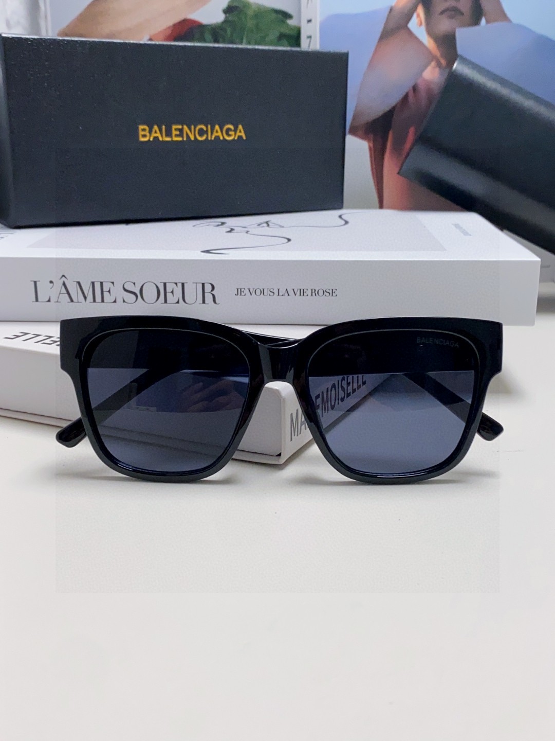  🔺BALENCIA巴黎世家🔻（⚠⚠正品是单边镜腿logo）但这款的工艺水准还是很高的，镜腿大B的log