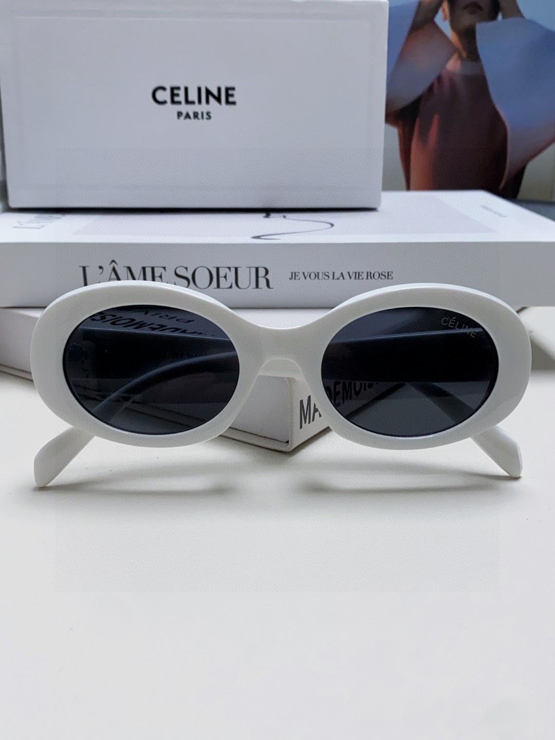  Celine CL40194 高版复刻
凯旋门太阳镜超级明星款 
毫不犹豫就下手了。。
size 52