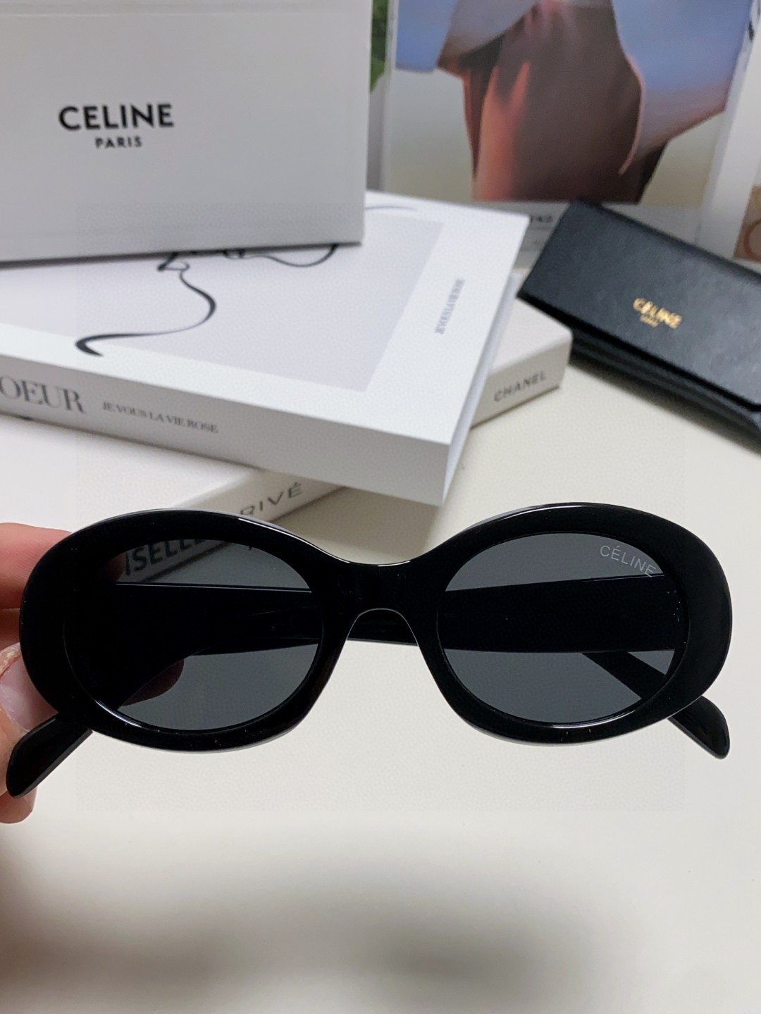  Celine CL40194 高版复刻
凯旋门太阳镜超级明星款 
毫不犹豫就下手了。。
size 52
