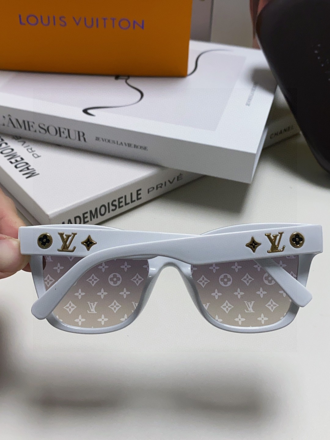  Lv路易威登 2025新款时尚防晒猫眼女款太阳眼镜潮流时尚 高级感流行墨镜女士 