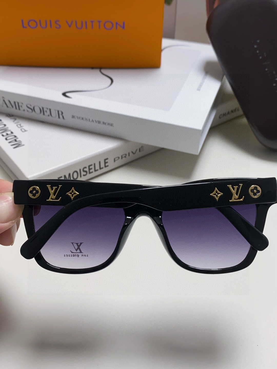  Lv路易威登 2025新款时尚防晒猫眼女款太阳眼镜潮流时尚 高级感流行墨镜女士 