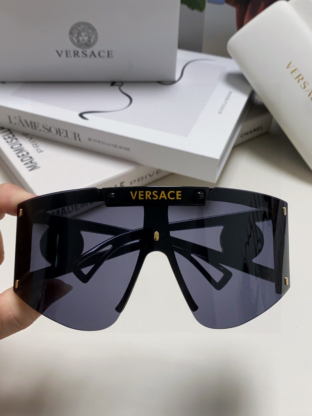  Versace范思哲 2025新款跨境欧美一体式太阳眼镜新款时尚太阳镜潮流大框镂空墨镜男女 超大框