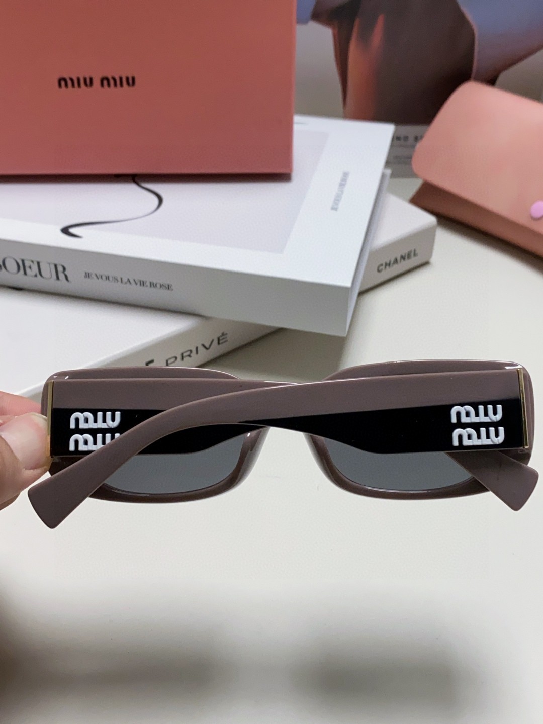  MIU MIU/缪缪 2025新款太阳镜长方形女时尚墨镜个性眼镜双色搭配 MU 08YS
