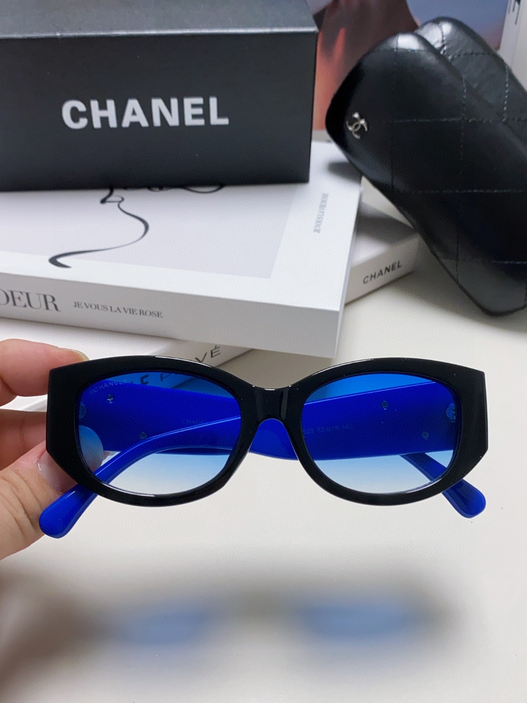  CHANEL香奈儿 2025新款熊猫拼色镜腿椭圆时尚太阳眼镜墨镜CH5524