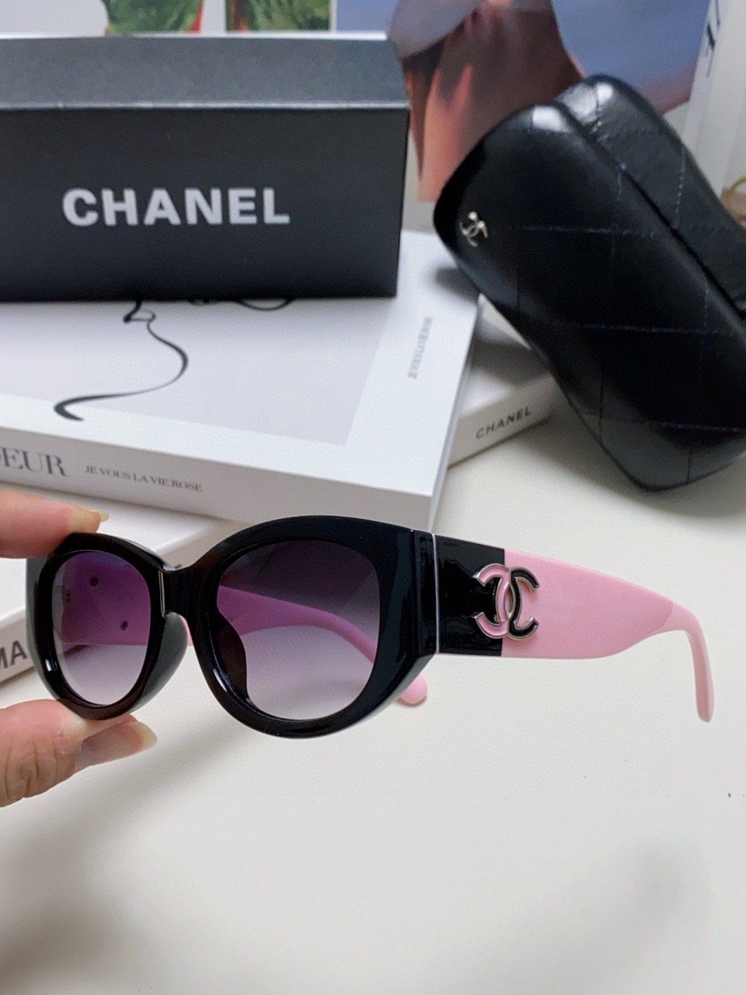  CHANEL香奈儿 2025新款熊猫拼色镜腿椭圆时尚太阳眼镜墨镜CH5524