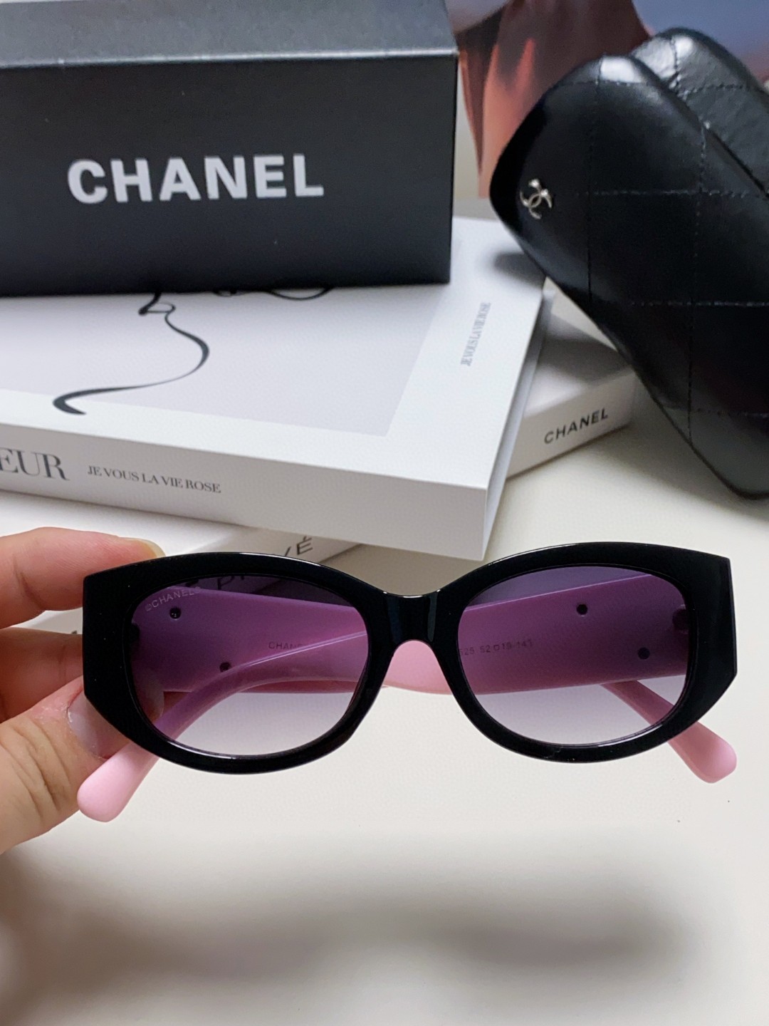  CHANEL香奈儿 2025新款熊猫拼色镜腿椭圆时尚太阳眼镜墨镜CH5524