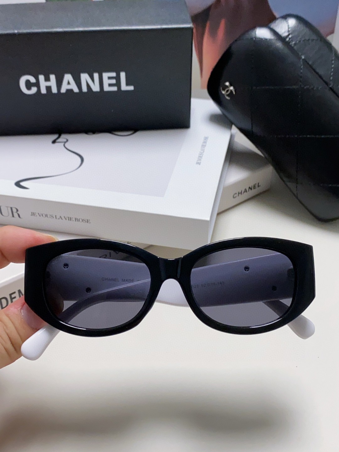  CHANEL香奈儿 2025新款熊猫拼色镜腿椭圆时尚太阳眼镜墨镜CH5524