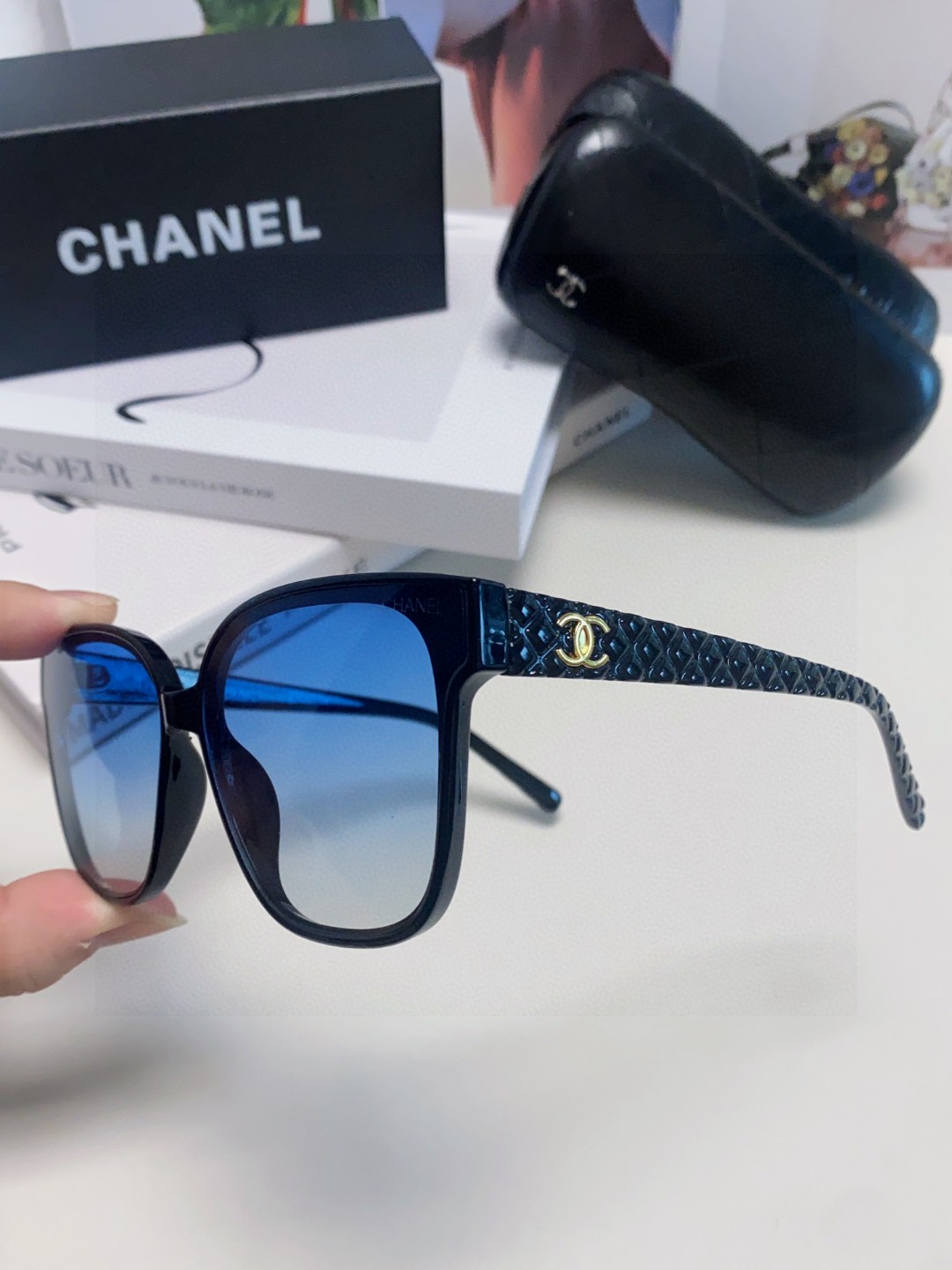  CHANEL香奈儿 2025新款小红书香同款太阳镜 字母镜腿大方框防紫外线墨镜