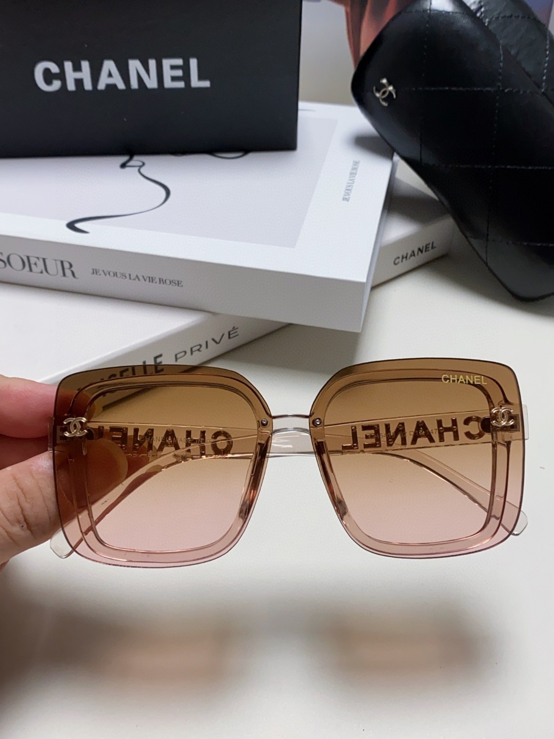  Chanel香奈儿网红爆款太阳镜🕶️，遮阳修饰脸型神器