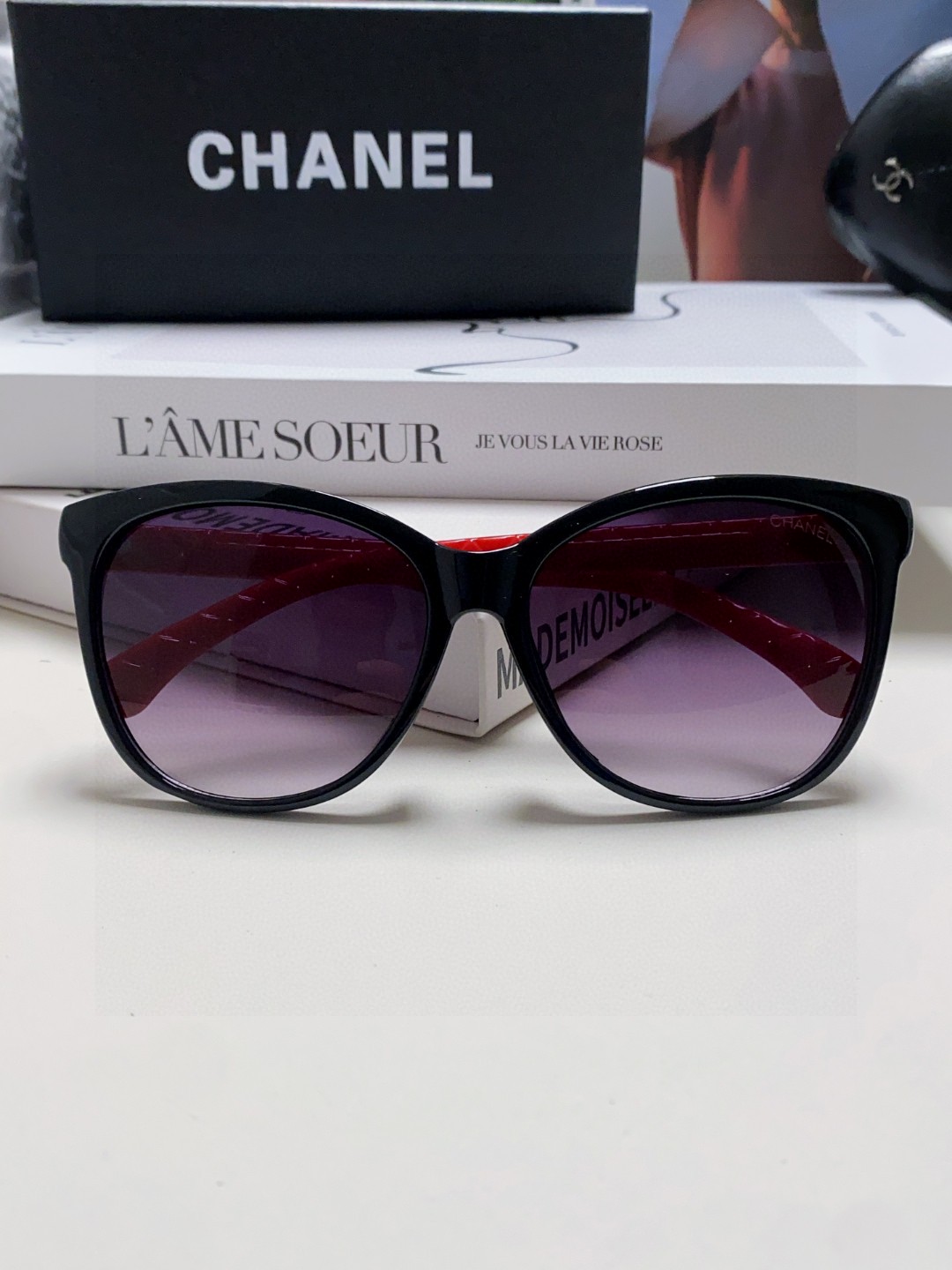  Chanel香奈儿 2025新款复古猫眼字母插心脚网红墨镜女潮ins高级感太阳镜  潮流十足 