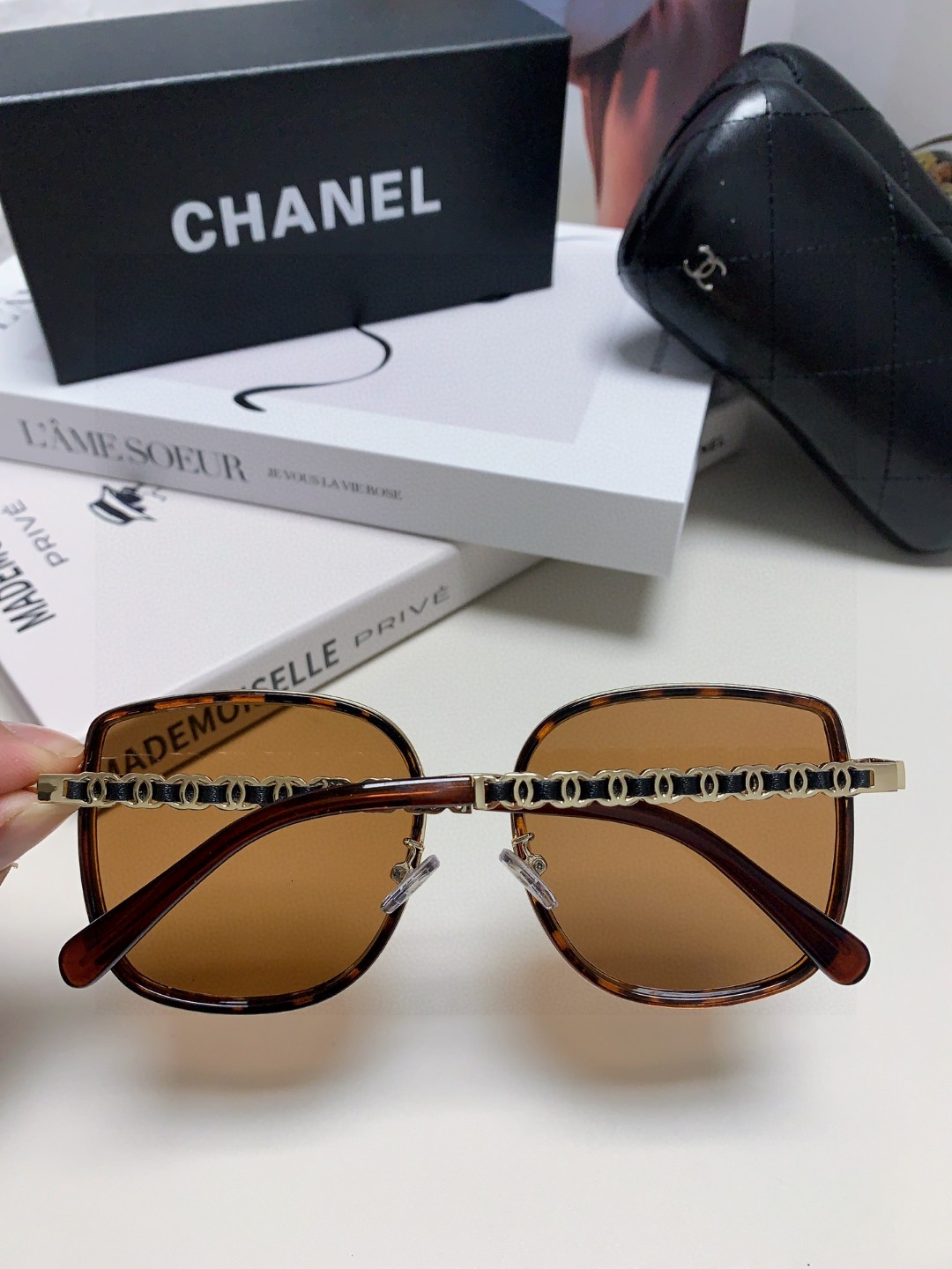  Chanel 香奈儿 2025新品网红同款女士太阳眼镜时尚潮流墨镜开车防紫外线墨镜 新款链条双c 