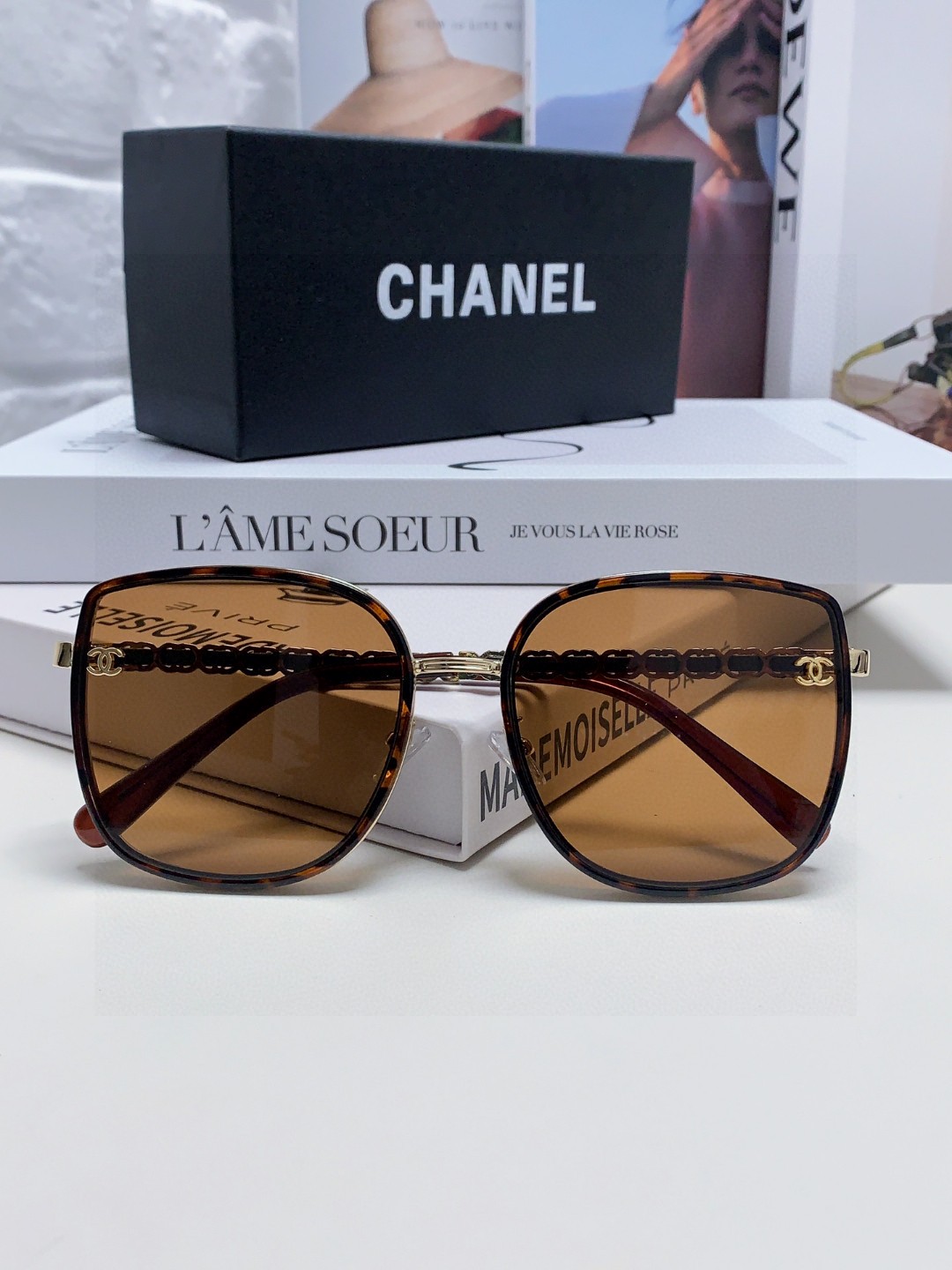  Chanel 香奈儿 2025新品网红同款女士太阳眼镜时尚潮流墨镜开车防紫外线墨镜 新款链条双c 