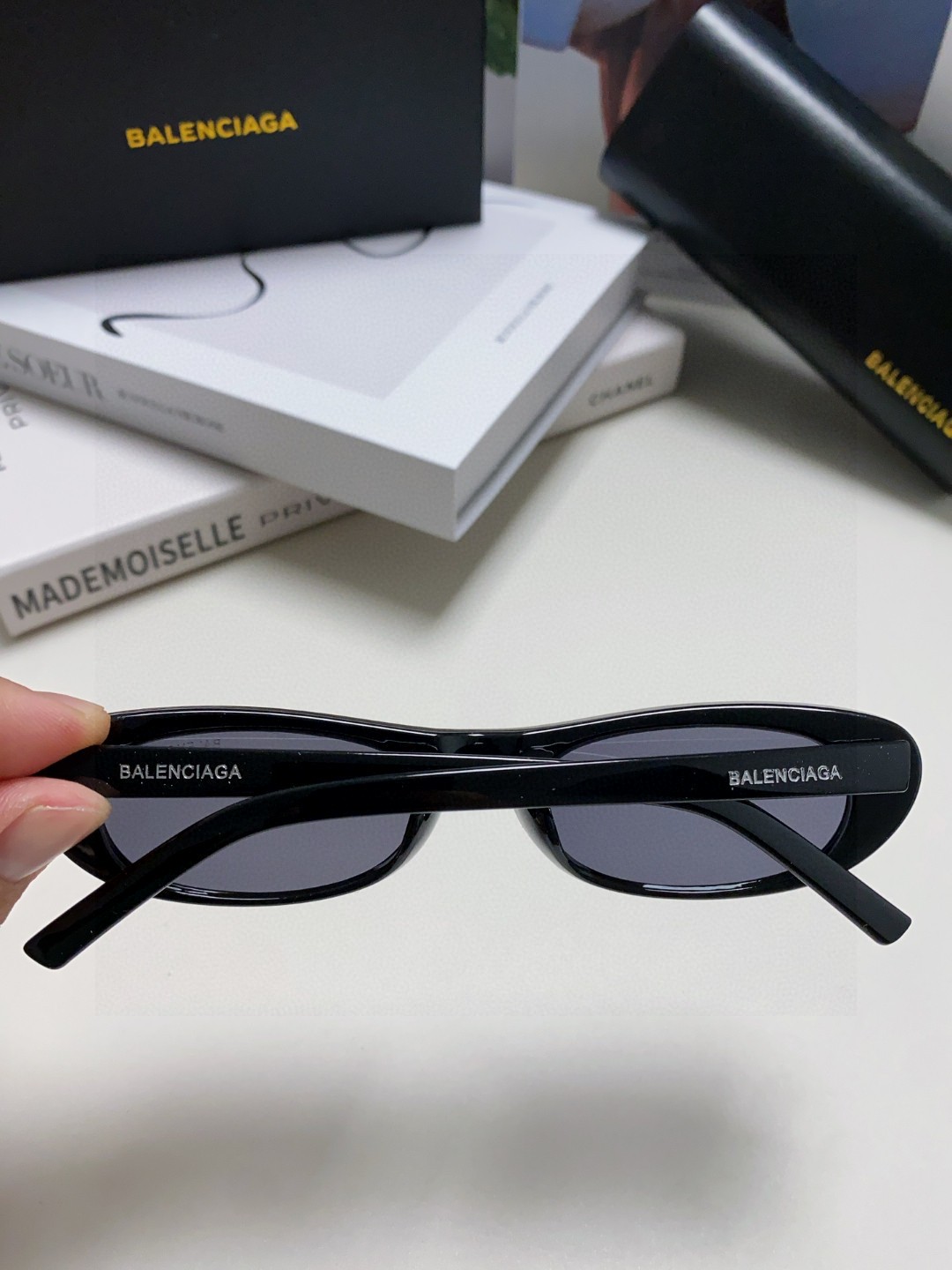   balenciaga巴黎世家 复古小框椭圆太阳镜男 简约时尚欧美ins墨镜潮流窄框显脸小眼镜女