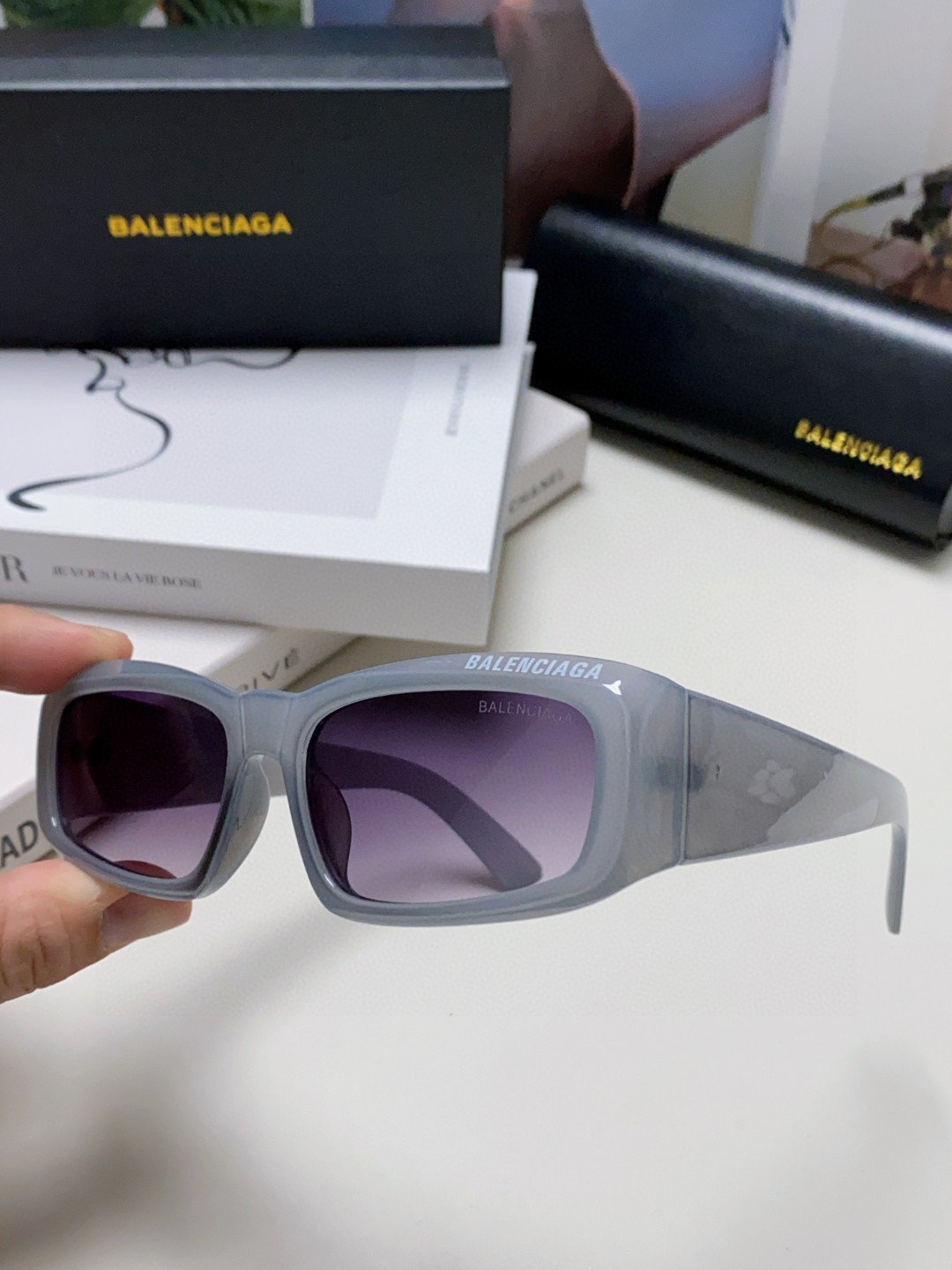  BALENCIAGA 巴黎世家 新款太阳 春夏最新太阳镜  百搭时尚 品质高超 方形
