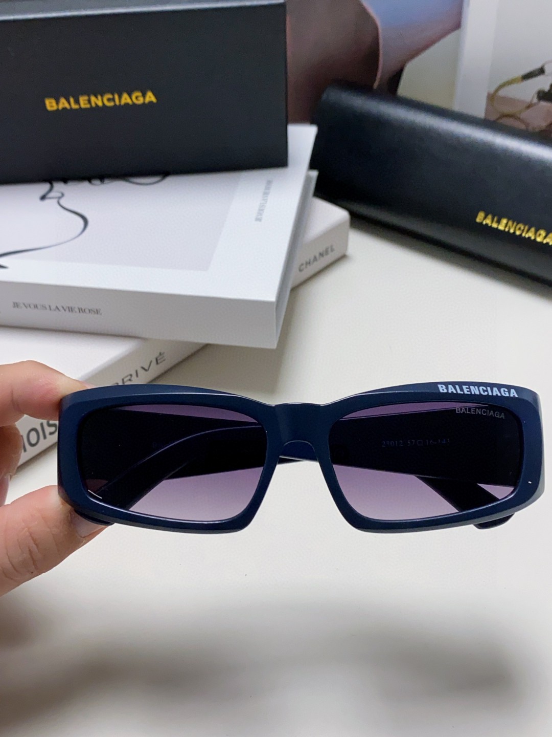  BALENCIAGA 巴黎世家 新款太阳 春夏最新太阳镜  百搭时尚 品质高超 方形