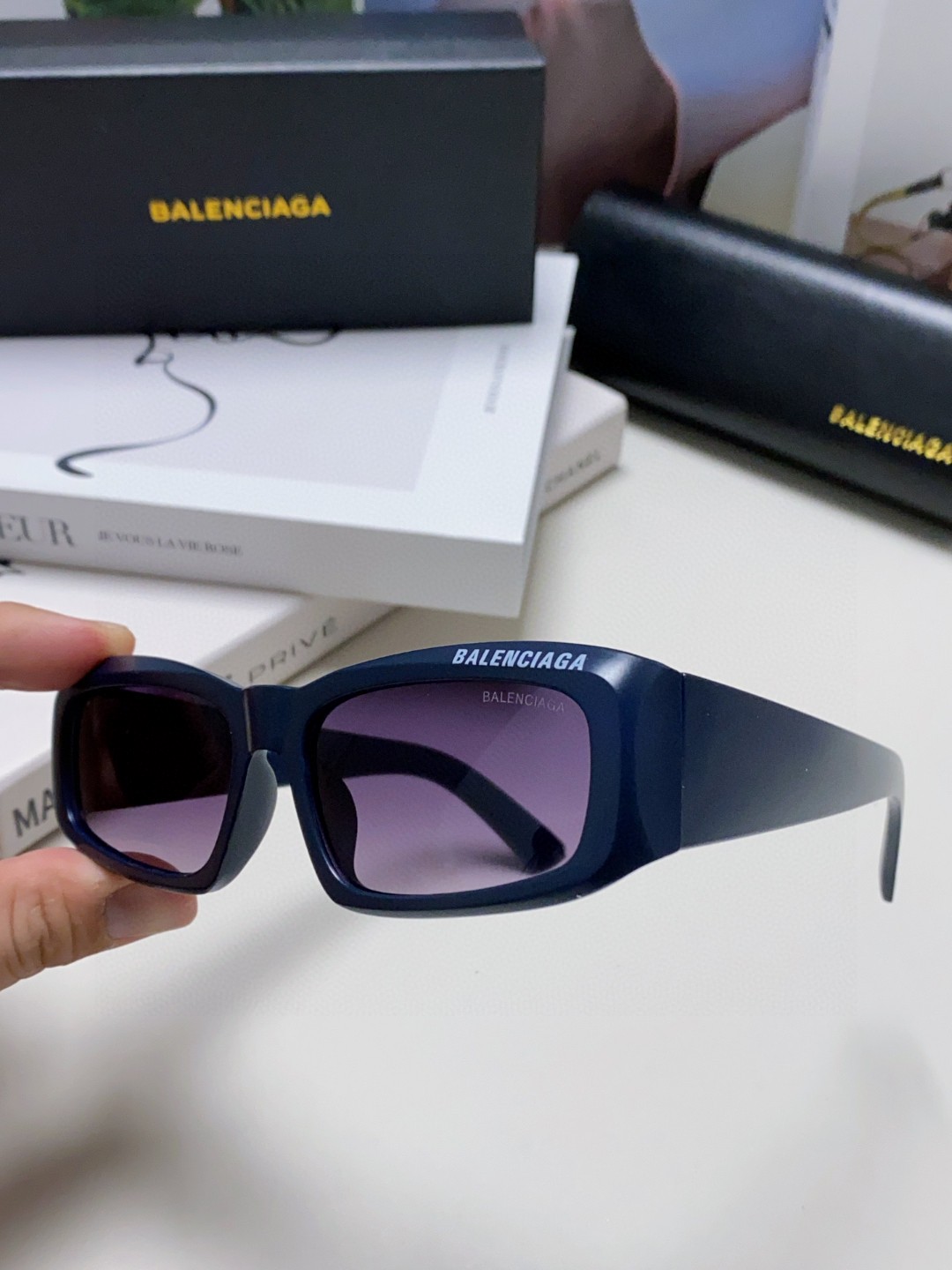  BALENCIAGA 巴黎世家 新款太阳 春夏最新太阳镜  百搭时尚 品质高超 方形