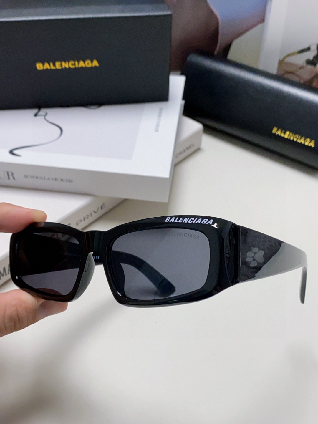  BALENCIAGA 巴黎世家 新款太阳 春夏最新太阳镜  百搭时尚 品质高超 方形