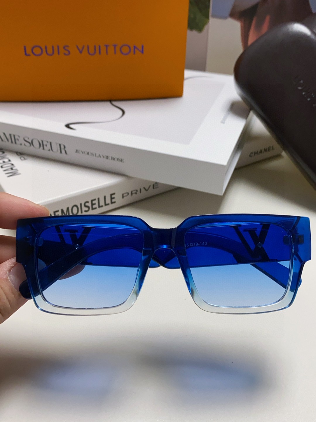  LV 路易威登 新款太阳眼镜复古个性前卫 墨镜模特款高质感板材高品质方框