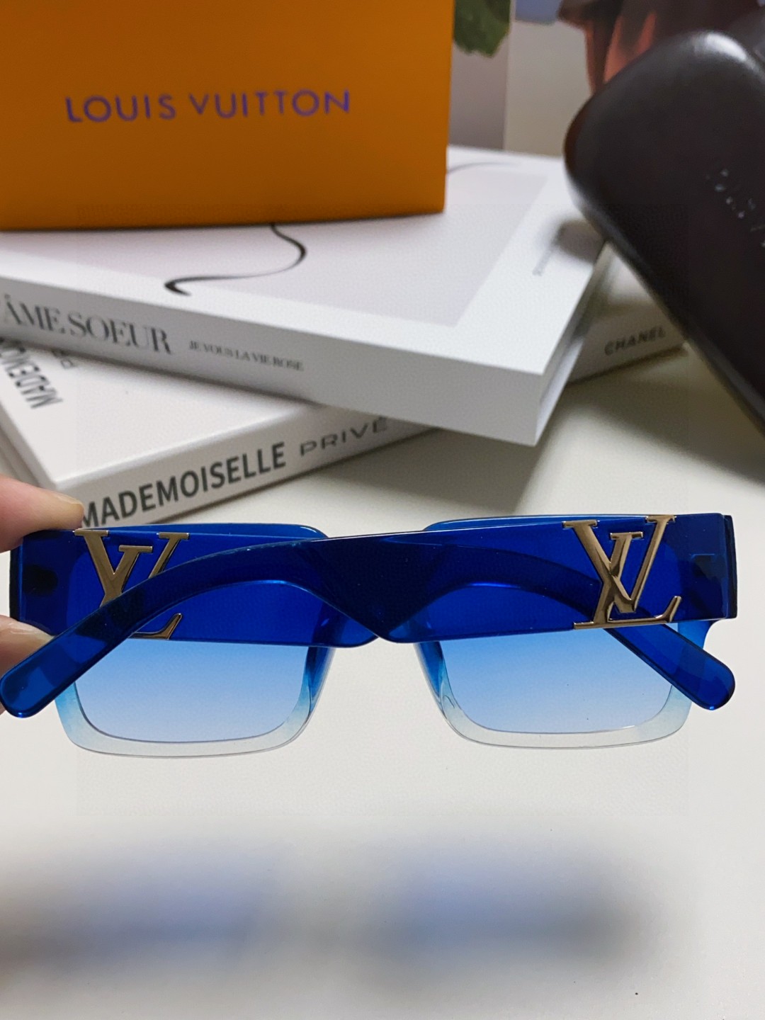  LV 路易威登 新款太阳眼镜复古个性前卫 墨镜模特款高质感板材高品质方框