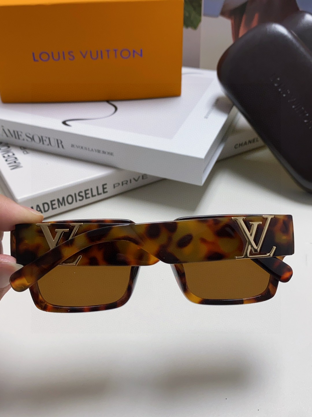  LV 路易威登 新款太阳眼镜复古个性前卫 墨镜模特款高质感板材高品质方框