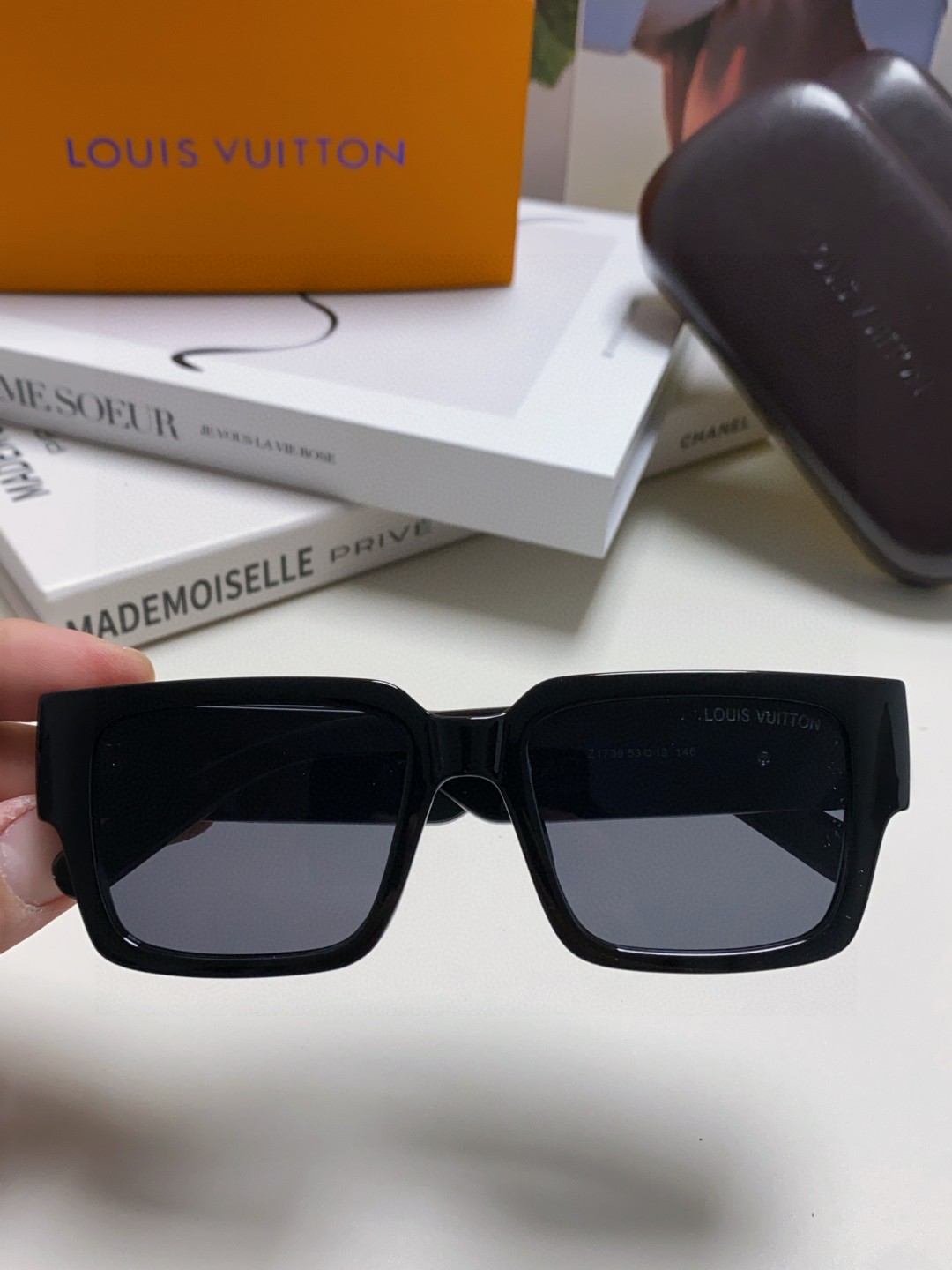 LV 路易威登 新款太阳眼镜复古个性前卫 墨镜模特款高质感板材高品质方框