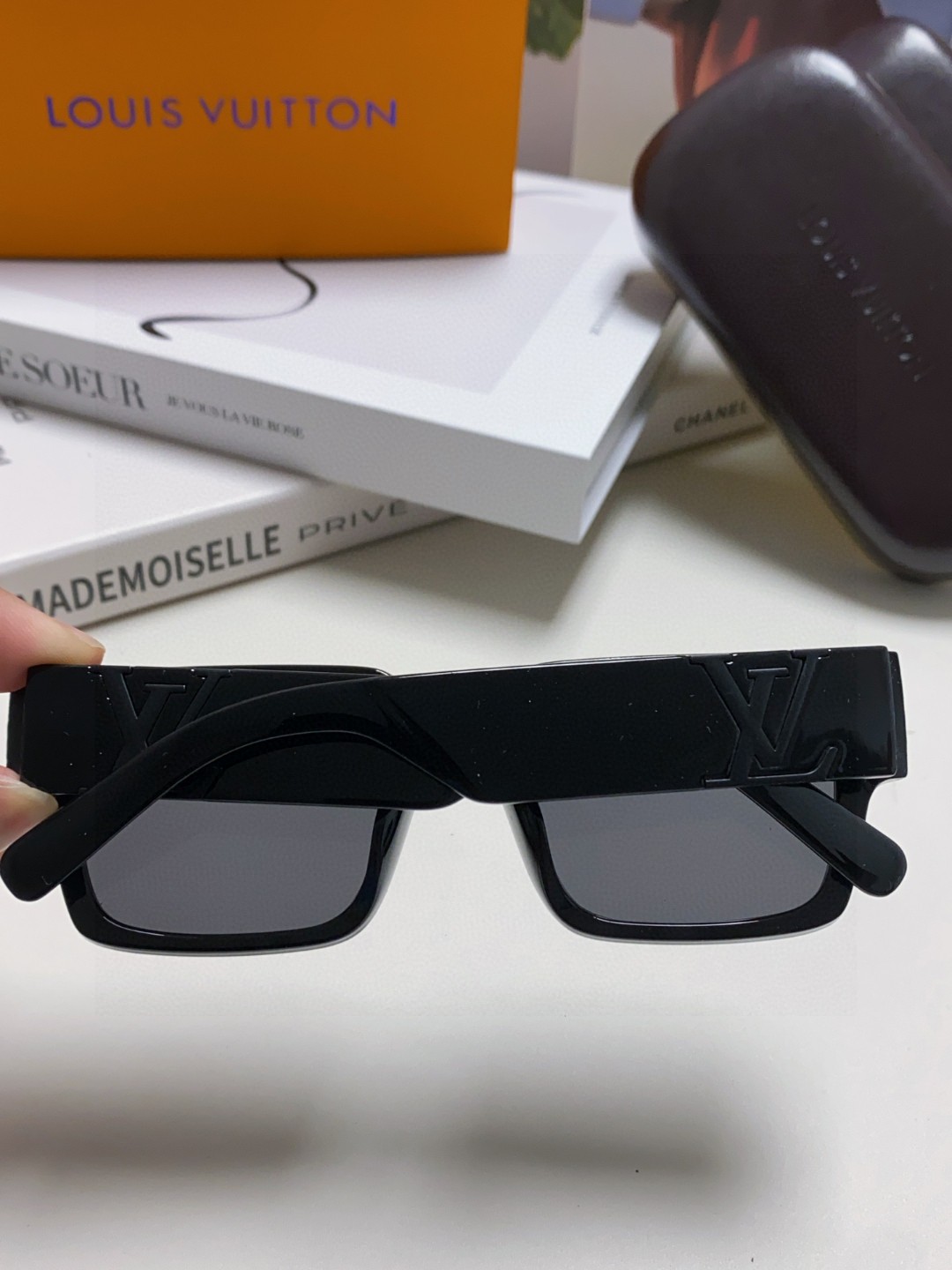  LV 路易威登 新款太阳眼镜复古个性前卫 墨镜模特款高质感板材高品质方框