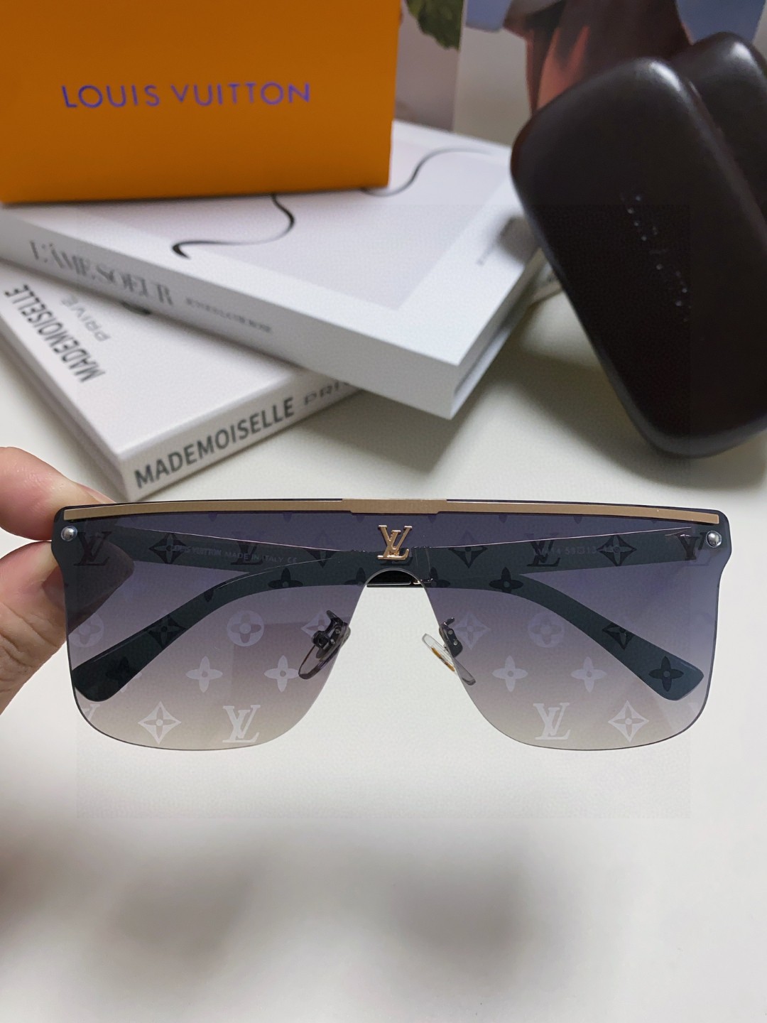  Lv路易威登男士新款太阳墨镜🕶️，老花陵格镜腿，出游开车必备