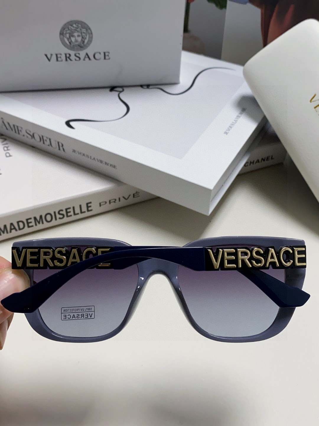   VERSACE 范思哲 👍 Size ：53口18-145
绝对要买😎真心美的让人非常非常心动  上