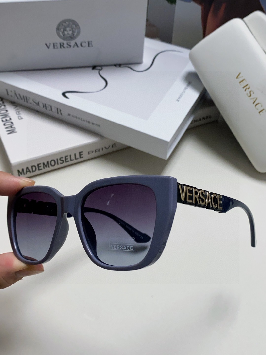   VERSACE 范思哲 👍 Size ：53口18-145
绝对要买😎真心美的让人非常非常心动  上