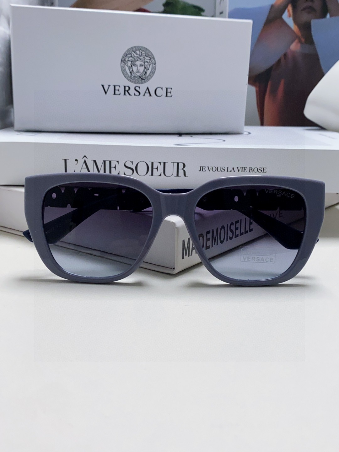   VERSACE 范思哲 👍 Size ：53口18-145
绝对要买😎真心美的让人非常非常心动  上