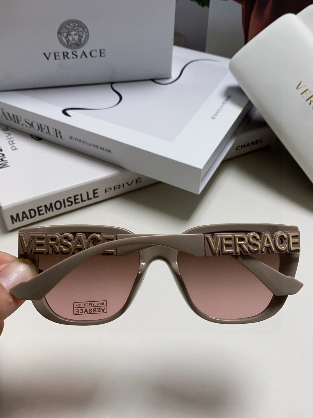   VERSACE 范思哲 👍 Size ：53口18-145
绝对要买😎真心美的让人非常非常心动  上