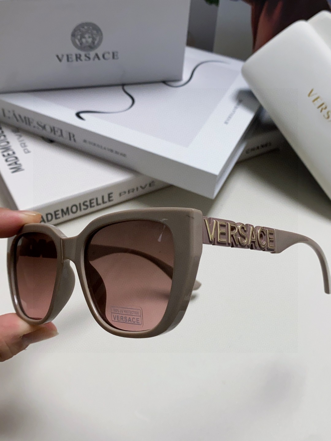   VERSACE 范思哲 👍 Size ：53口18-145
绝对要买😎真心美的让人非常非常心动  上