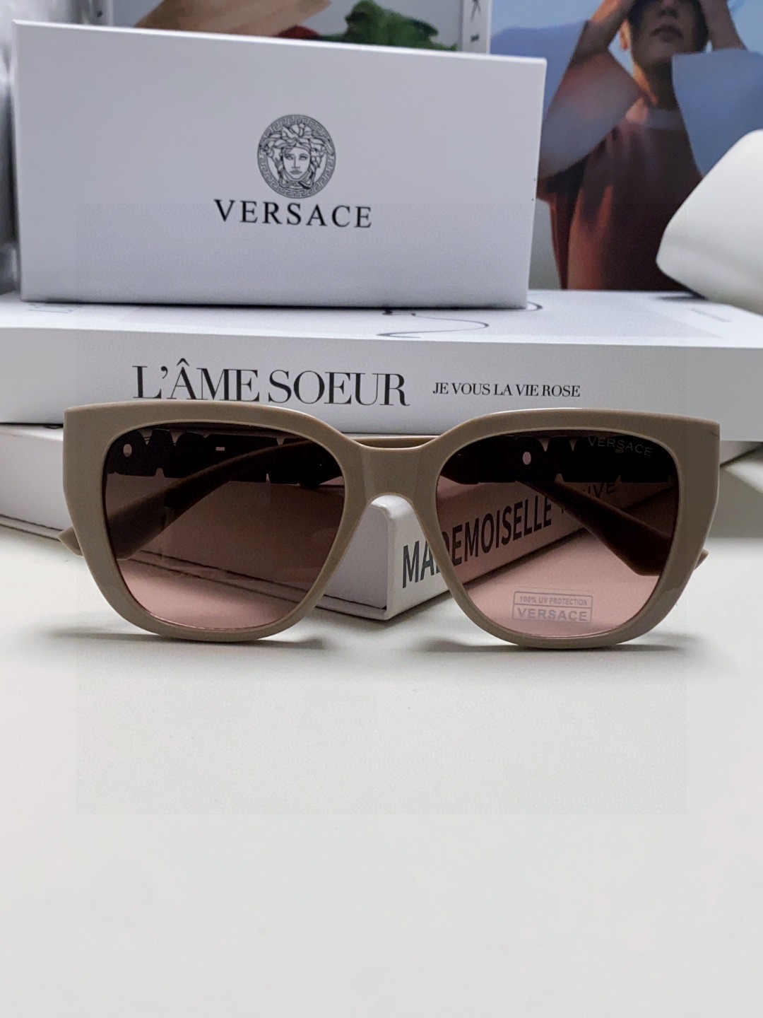   VERSACE 范思哲 👍 Size ：53口18-145
绝对要买😎真心美的让人非常非常心动  上