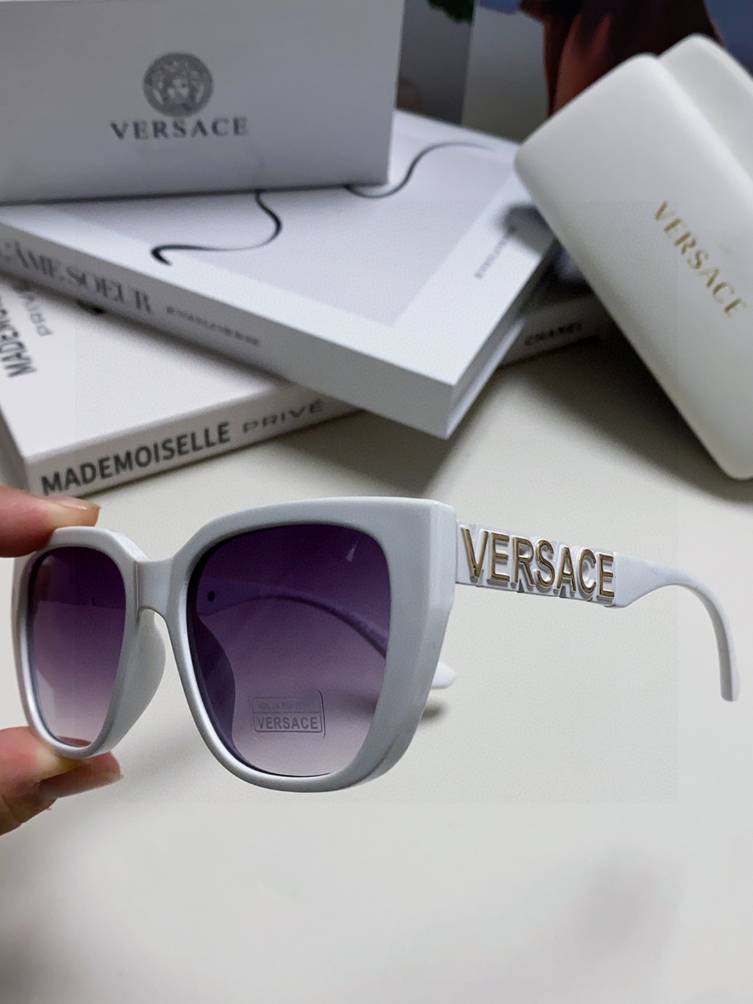   VERSACE 范思哲 👍 Size ：53口18-145
绝对要买😎真心美的让人非常非常心动  上