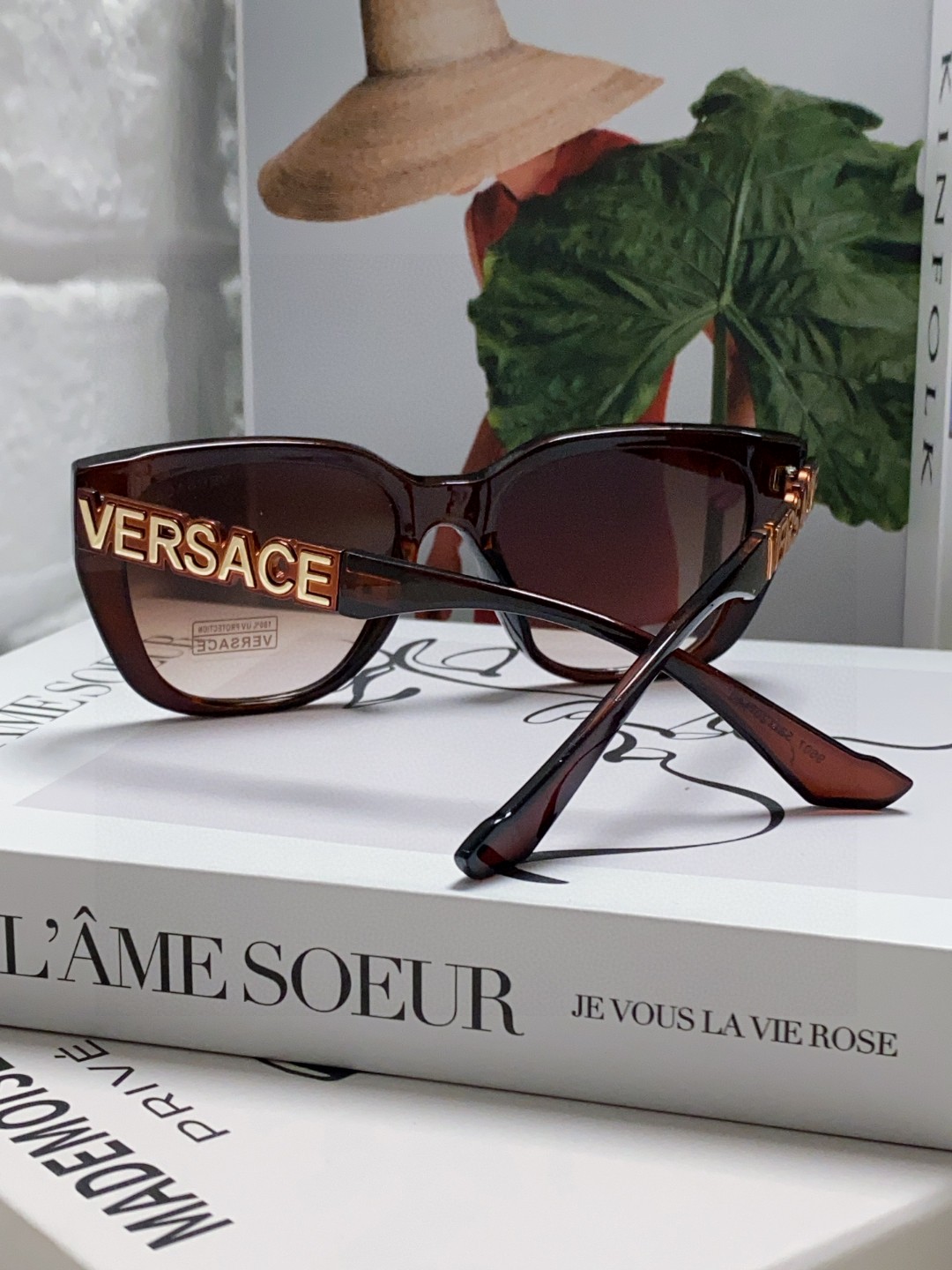   VERSACE 范思哲 👍 Size ：53口18-145
绝对要买😎真心美的让人非常非常心动  上