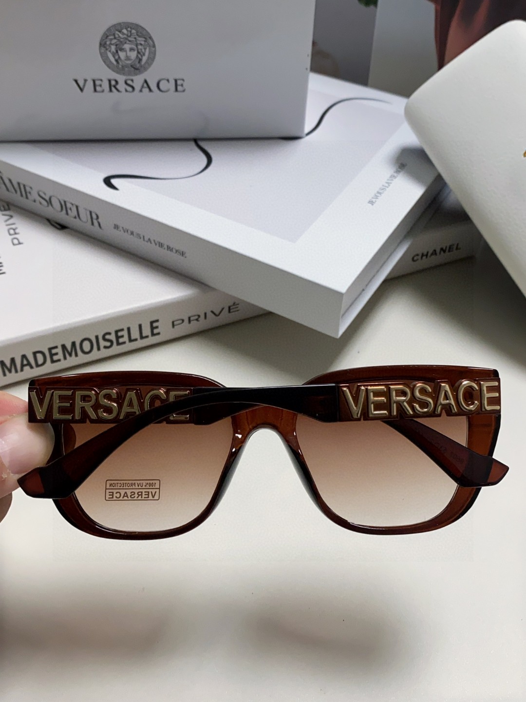   VERSACE 范思哲 👍 Size ：53口18-145
绝对要买😎真心美的让人非常非常心动  上