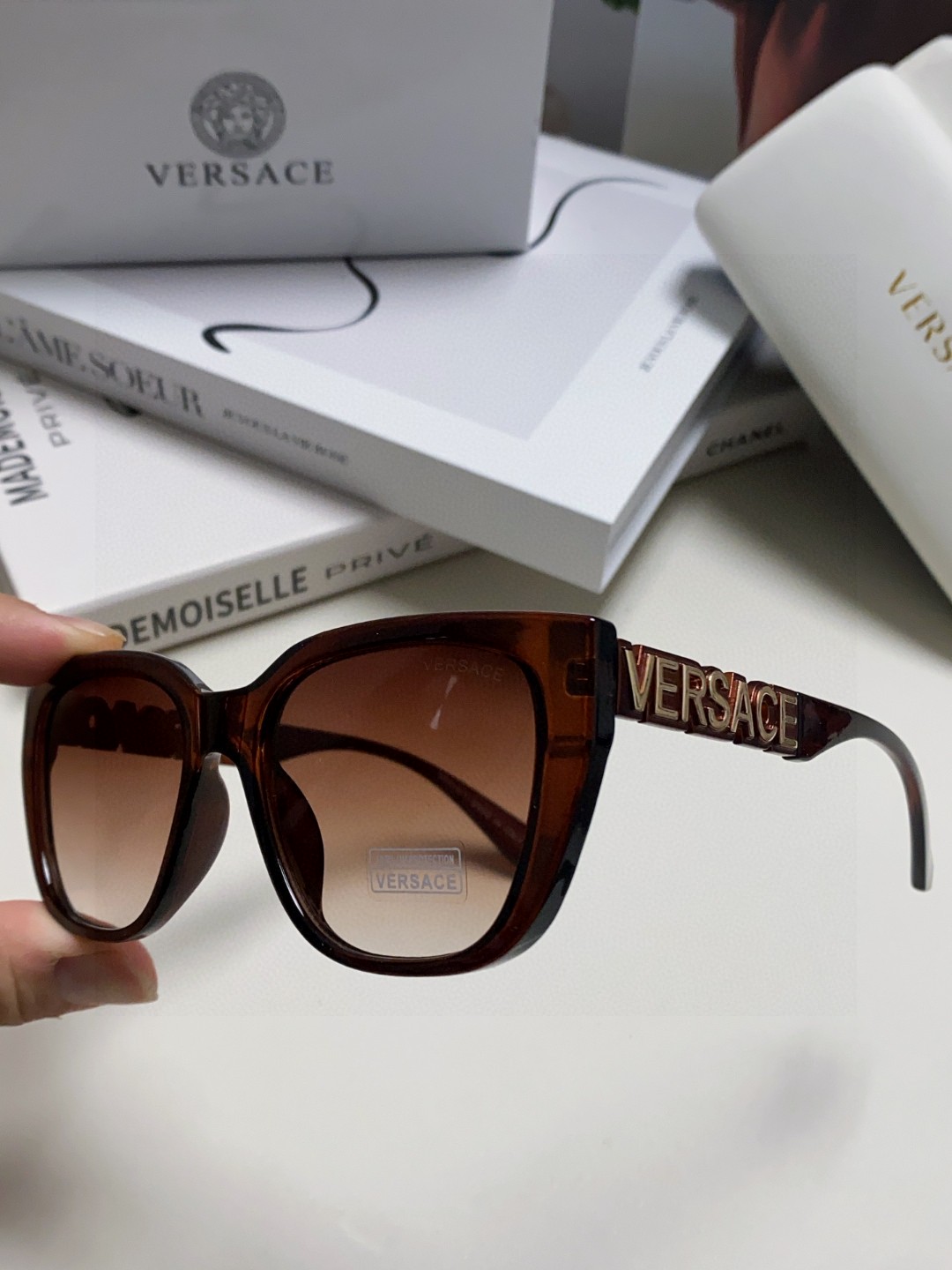   VERSACE 范思哲 👍 Size ：53口18-145
绝对要买😎真心美的让人非常非常心动  上