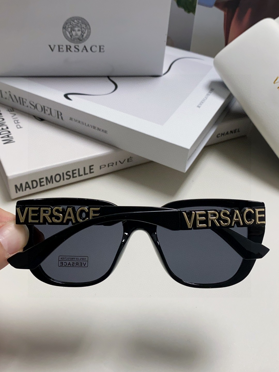   VERSACE 范思哲 👍 Size ：53口18-145
绝对要买😎真心美的让人非常非常心动  上