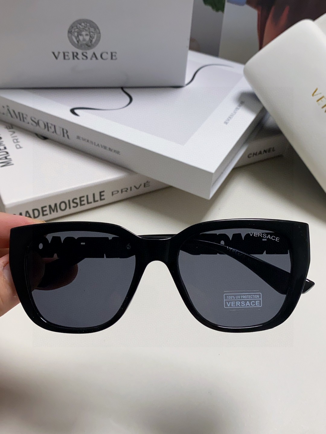   VERSACE 范思哲 👍 Size ：53口18-145
绝对要买😎真心美的让人非常非常心动  上