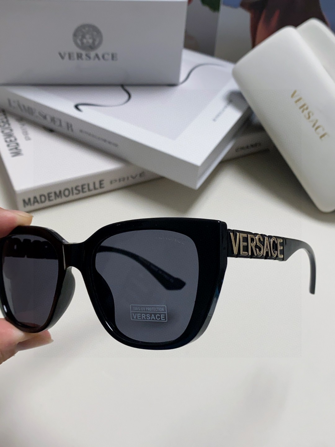   VERSACE 范思哲 👍 Size ：53口18-145
绝对要买😎真心美的让人非常非常心动  上