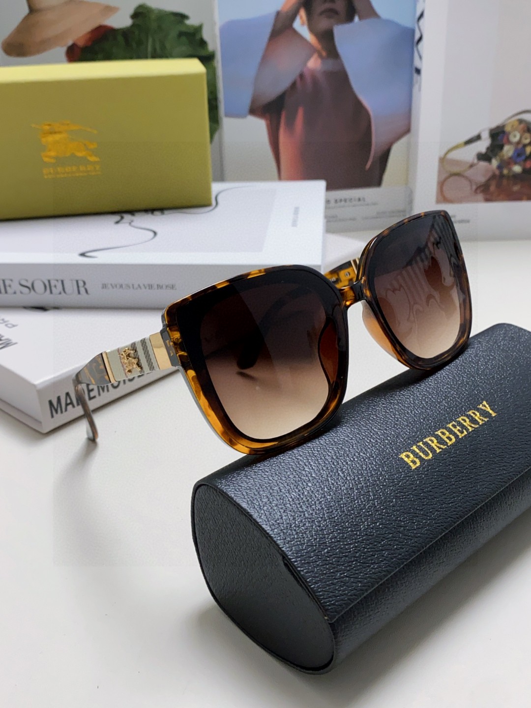  Burberry巴宝莉 2025新款韩版大框宽腿个性超快名媛风墨镜男女通用网红同款显瘦新太阳眼镜 战马