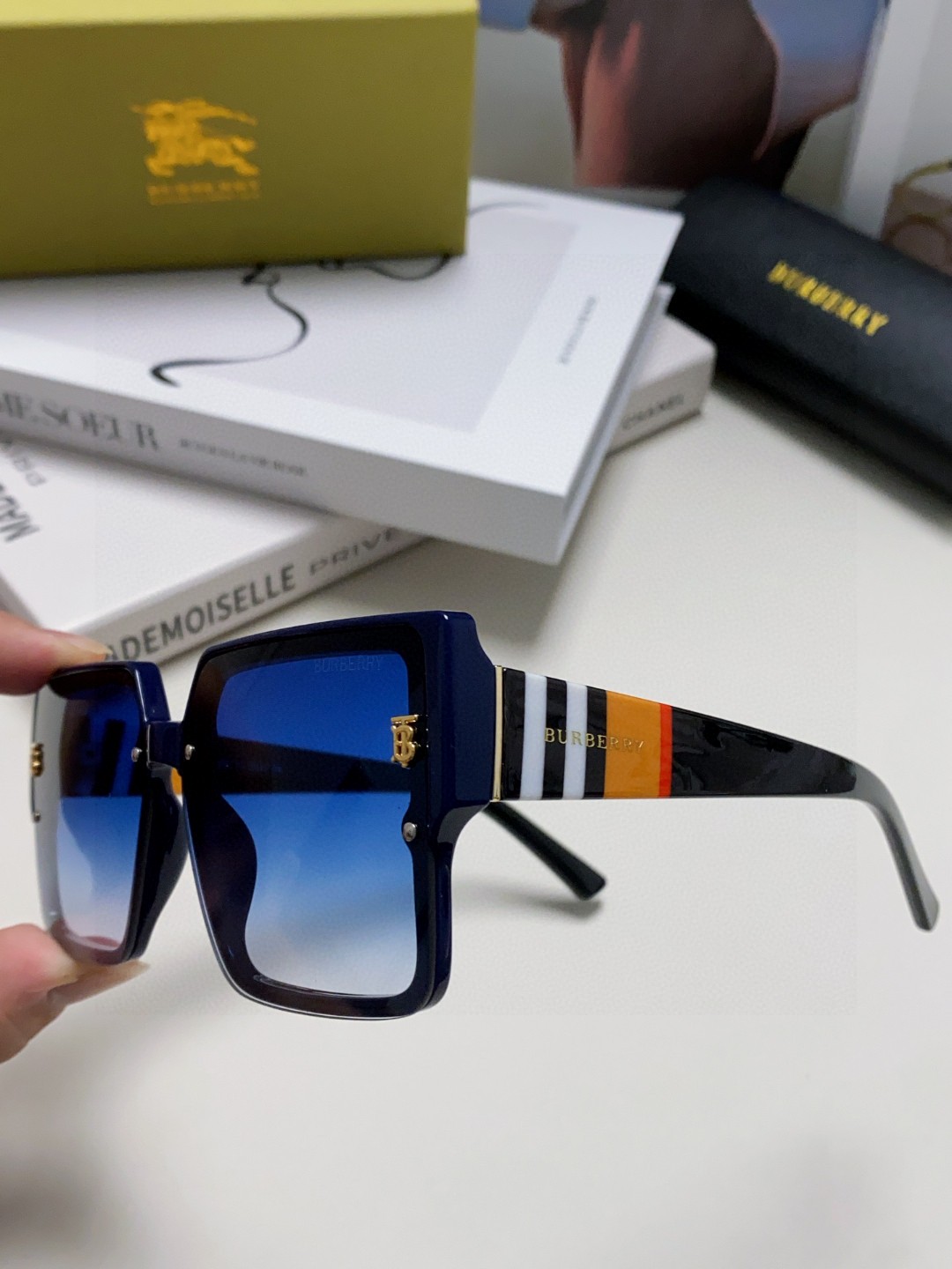  Burberry巴宝莉 2025新款墨镜女潮新款大脸显瘦大框太阳眼镜防紫外线眼镜女高级感ins 女士墨