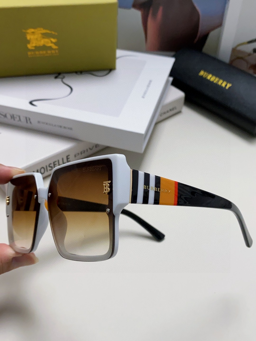  Burberry巴宝莉 2025新款墨镜女潮新款大脸显瘦大框太阳眼镜防紫外线眼镜女高级感ins 女士墨