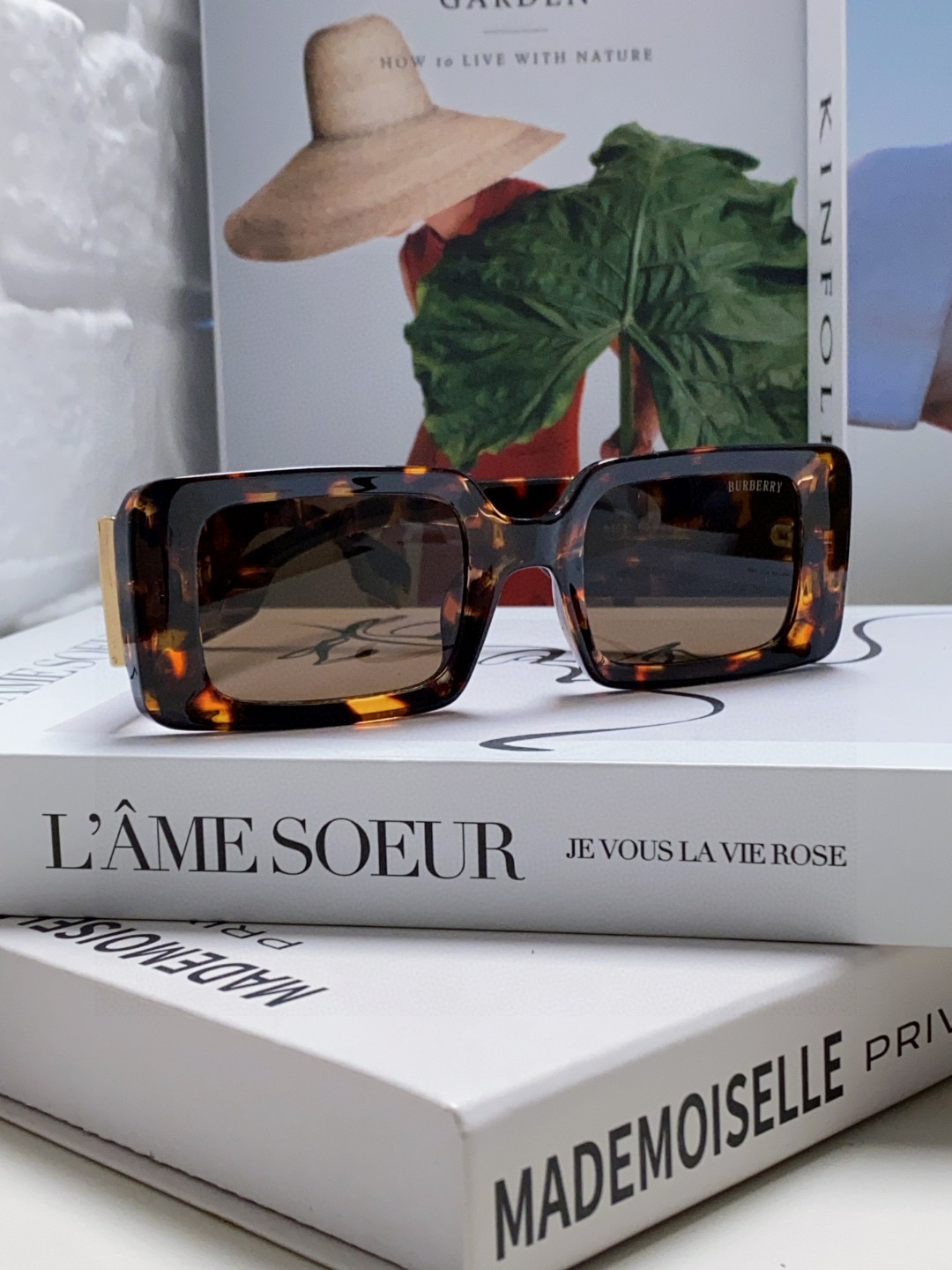  Burberry巴宝莉 2025新款 太阳眼镜复古个性前卫 墨镜模特款潮高质感 方框大气 男女通用