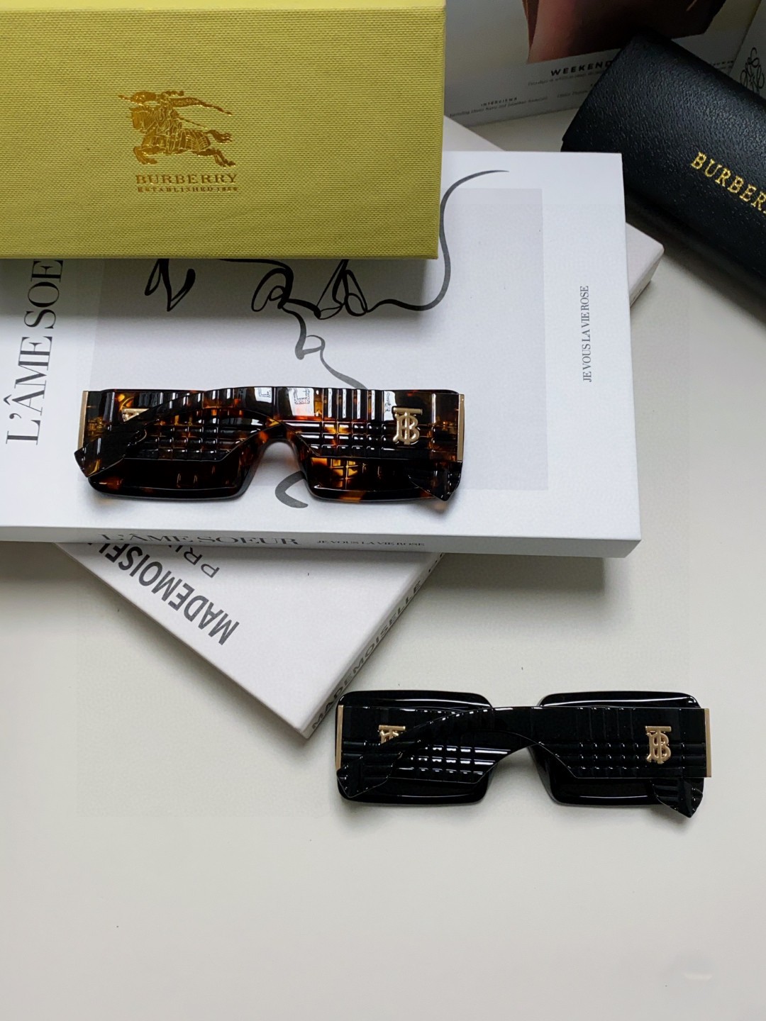  Burberry巴宝莉 2025新款 太阳眼镜复古个性前卫 墨镜模特款潮高质感 方框大气 男女通用