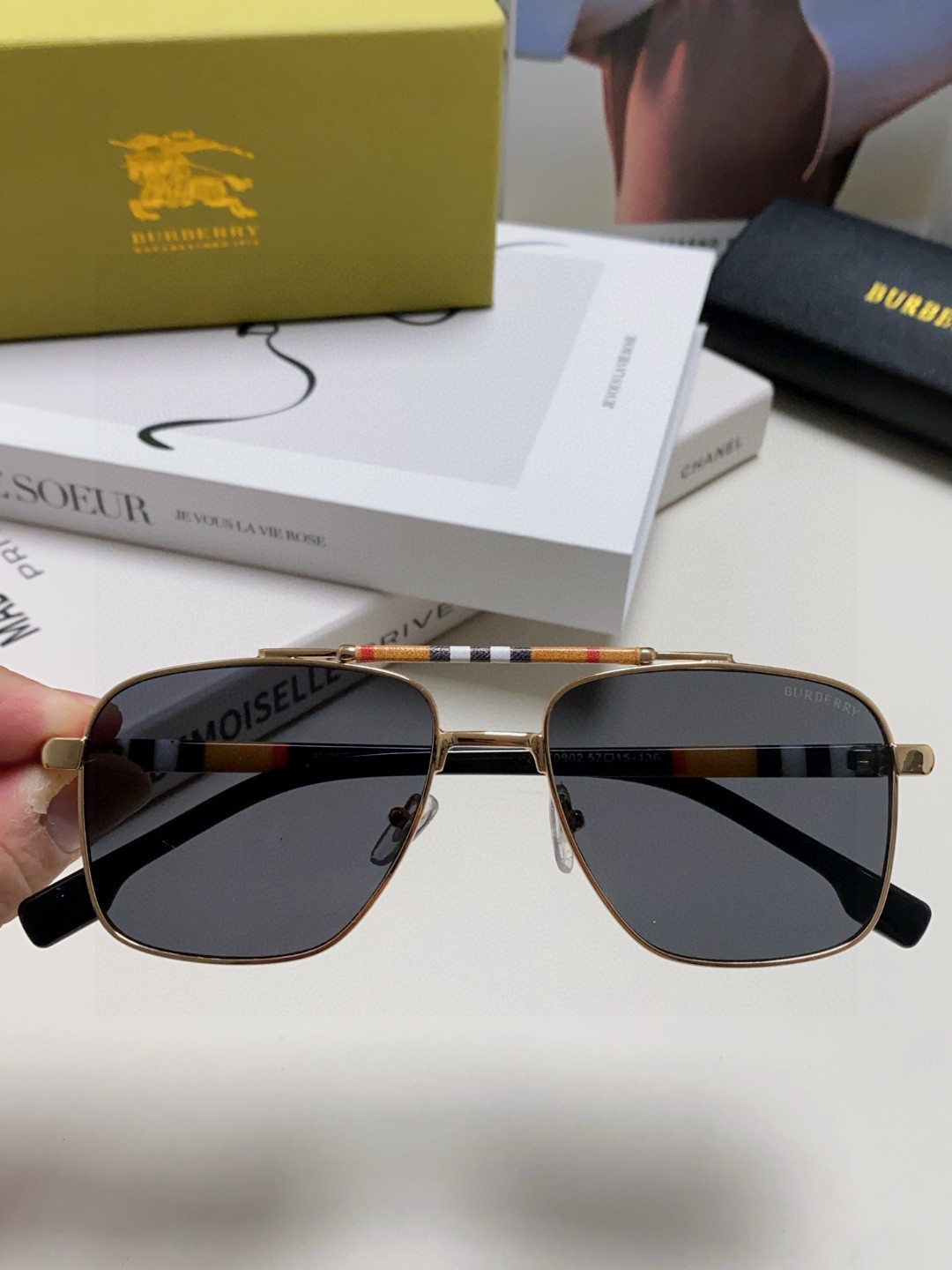  Burberry巴宝莉2025新款 眼镜高清抗疲劳光舒适天然新款框太阳男女通用 