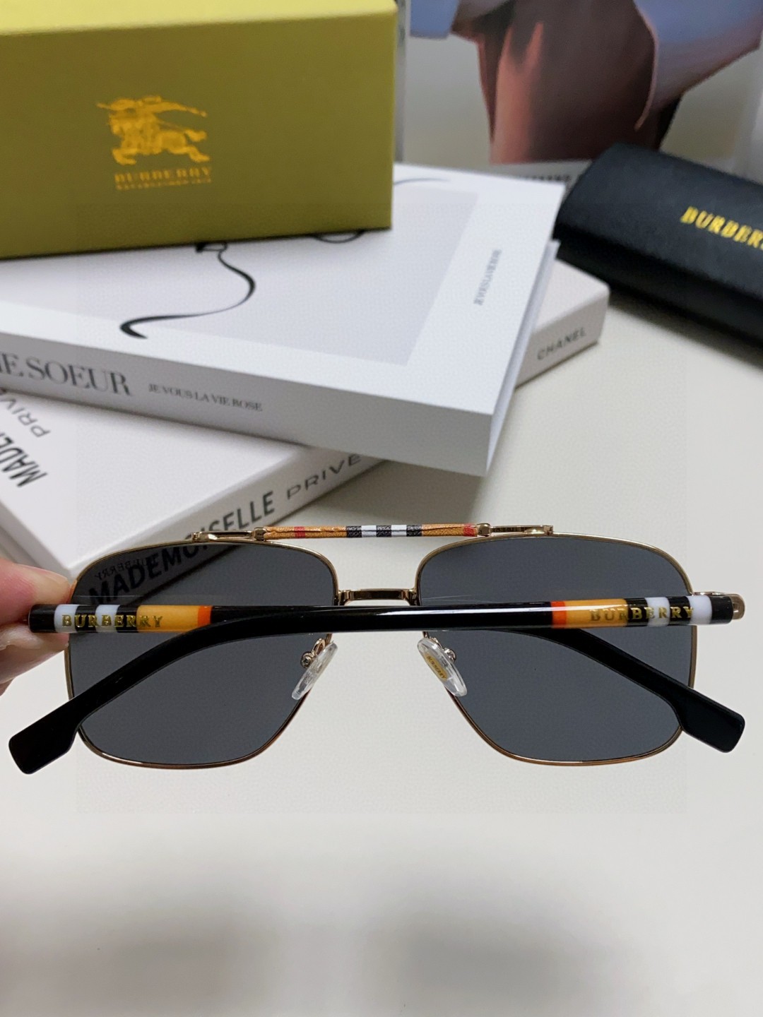  Burberry巴宝莉2025新款 眼镜高清抗疲劳光舒适天然新款框太阳男女通用 