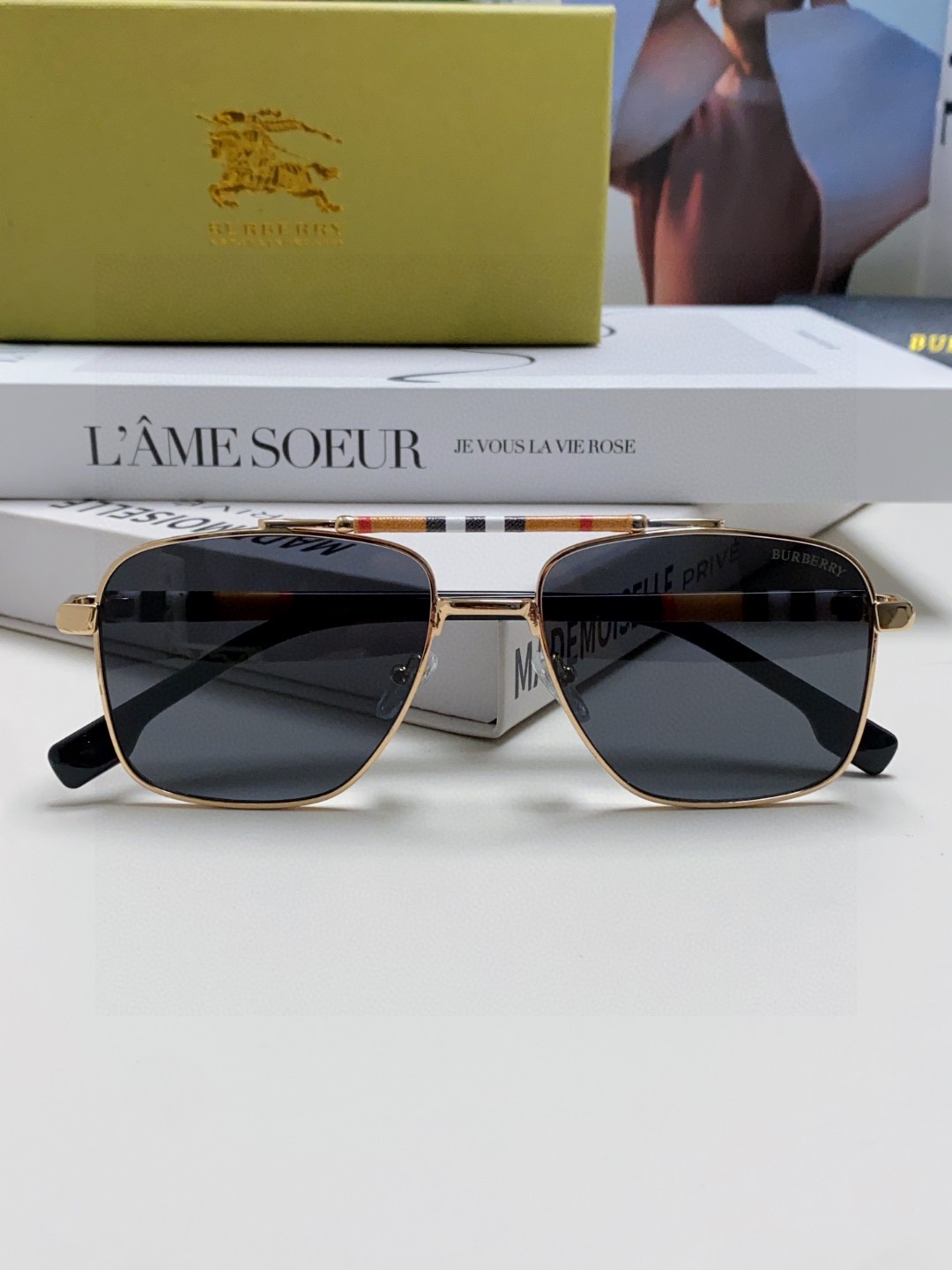  Burberry巴宝莉2025新款 眼镜高清抗疲劳光舒适天然新款框太阳男女通用 