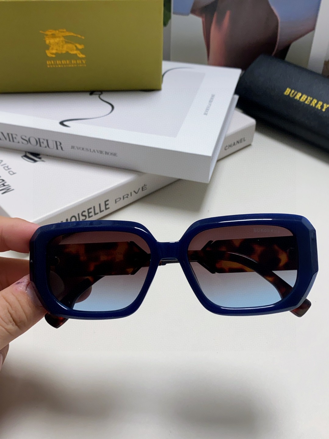  Burberry巴宝莉 2025新款扁框墨镜男款太阳镜潮流百搭遮阳神器防晒眼镜女士眼镜